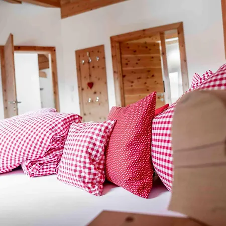 Κατάλυμα σε φάρμα Kinderbauernhof Ierzerhof Arzl im Pitztal
